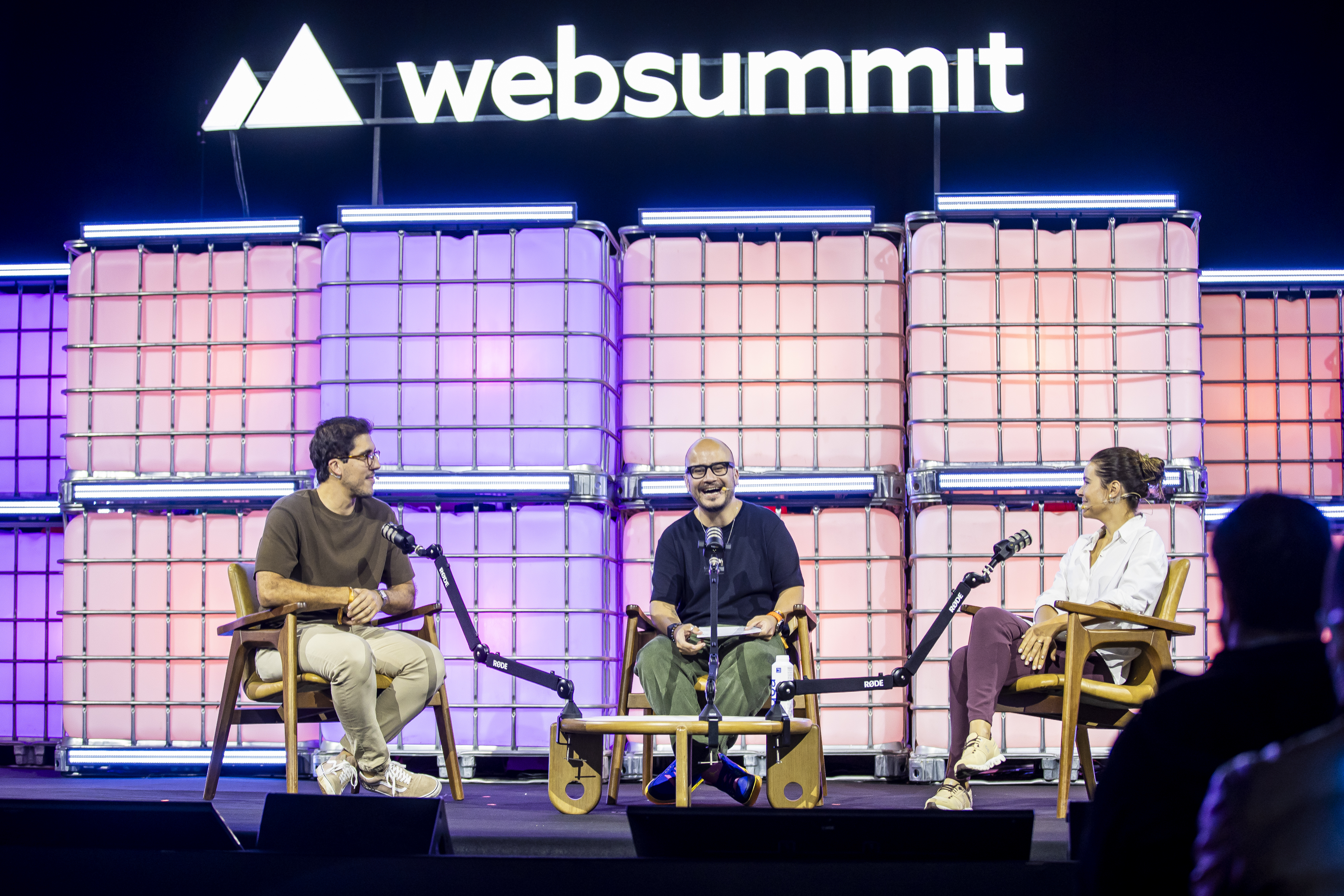 Gravação do Papo na Arena no palco do Web Summit Rio