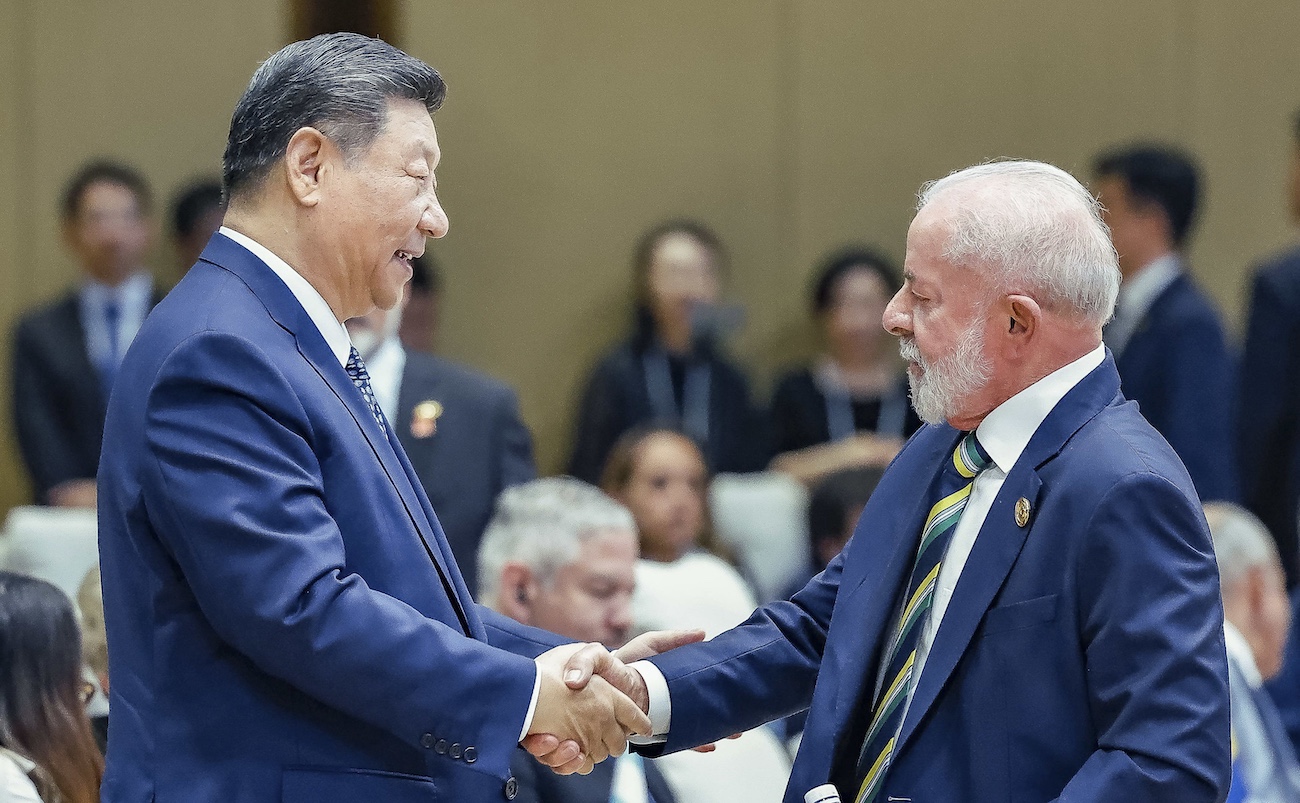 Lula se irrita com vazamentos e dá bronca em ministros durante voo presidencial