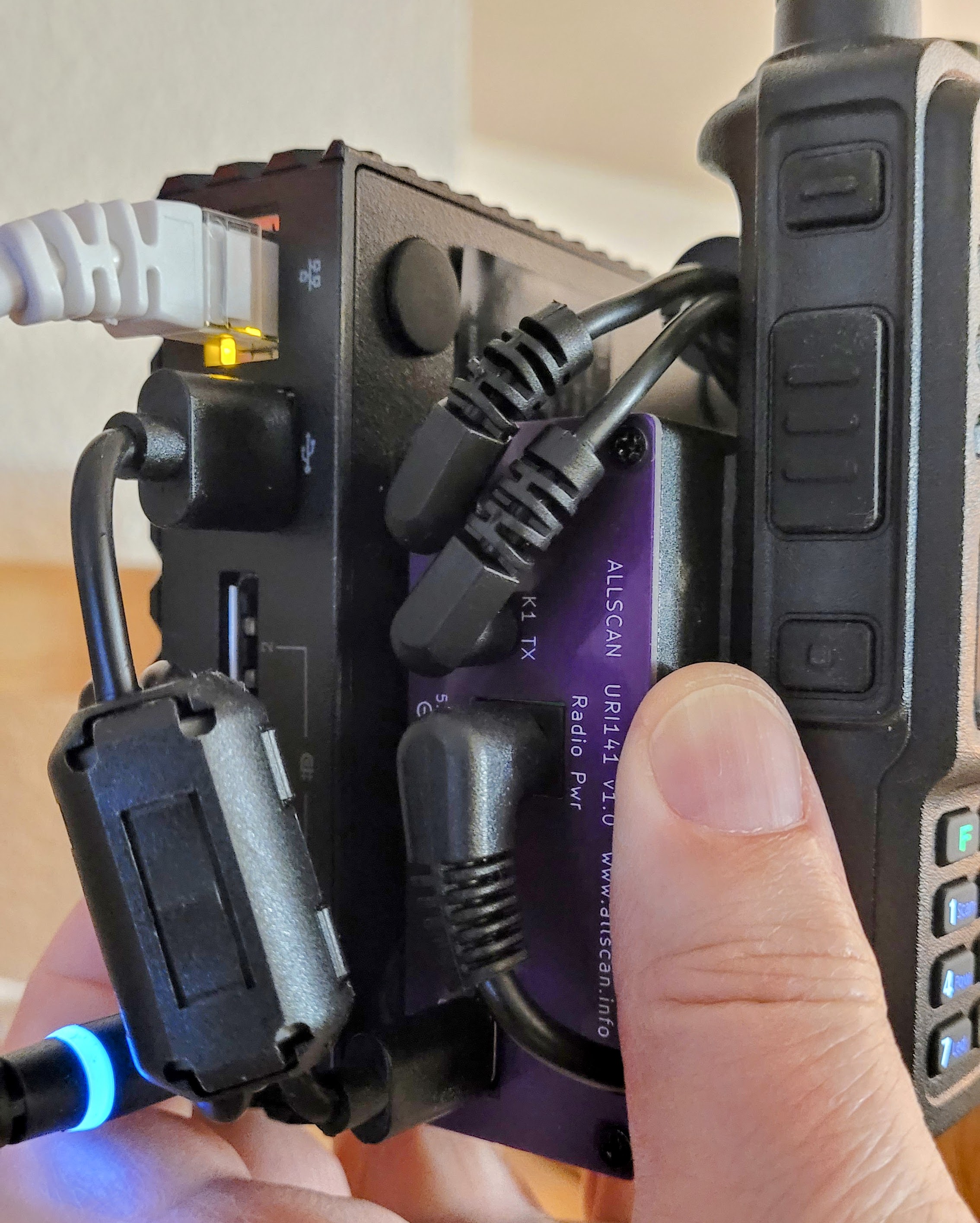 Power to the URI141 comes from the 3040