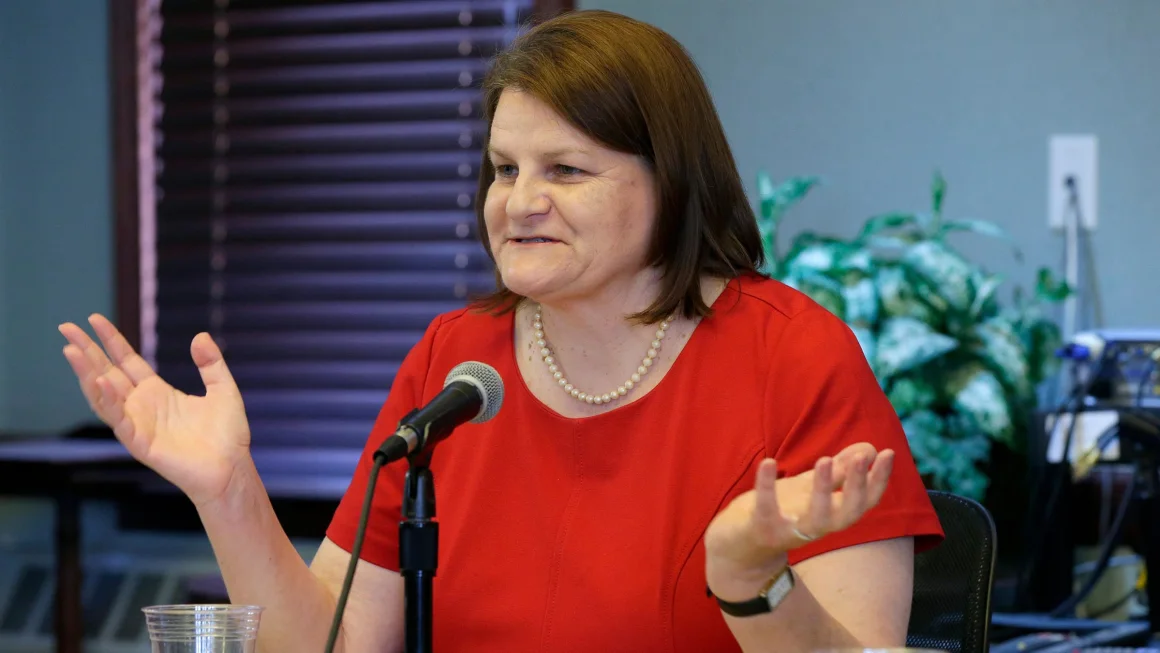 Juíza Federal é algemada pelo FBI após ajudar imigrante ilegal a fugir da Justiça