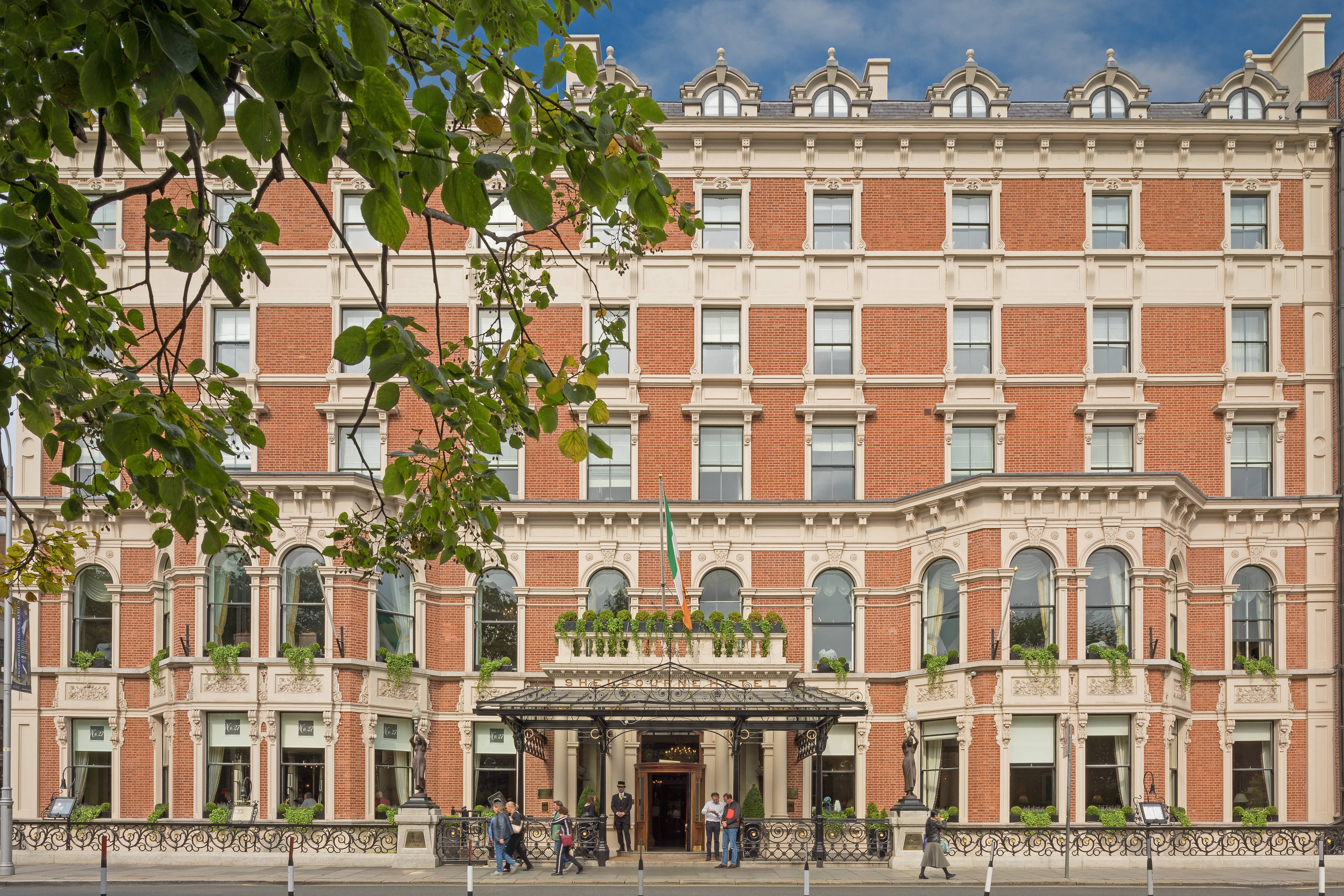 https://cache.marriott.com/content/dam/marriott-digital/ak/emea/hws/d/dubdt/en_us/photo/under-review/assets/dubdt-exterior-0138.jpg