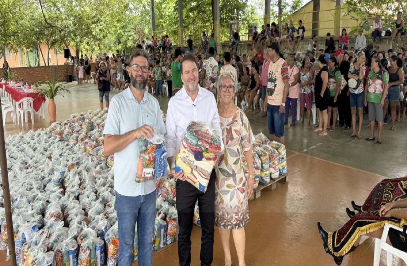 Deputado Alex Redano acompanha entrega de cestas básicas e kits de higiene na Zona Leste de Porto Velho