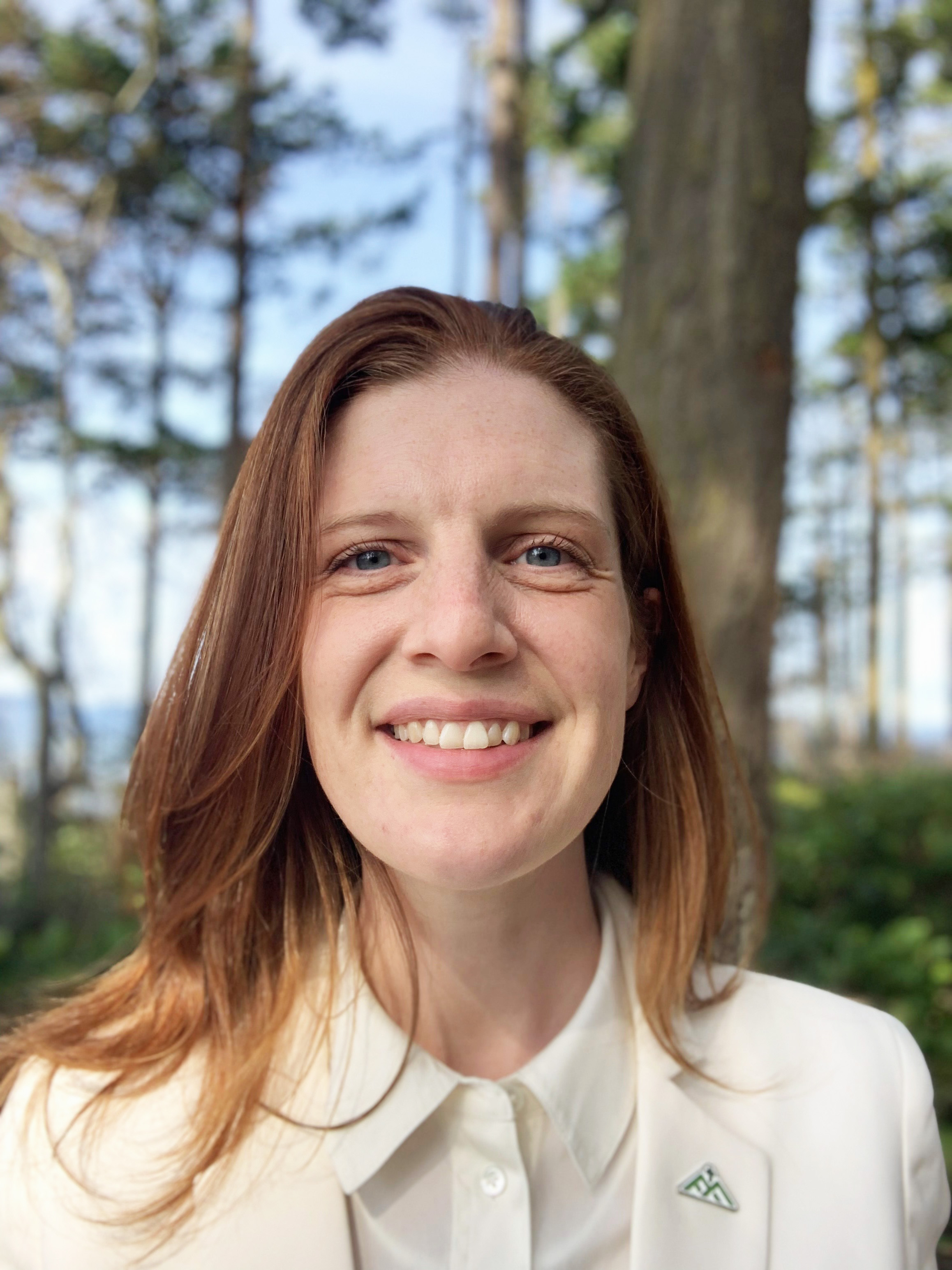 A Thread Conversation: Julia Frisbie