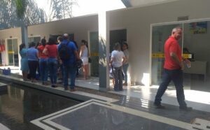 Professores fazem pressão em Vilhena por CPI contra prefeito que pode ser aberta nesta segunda