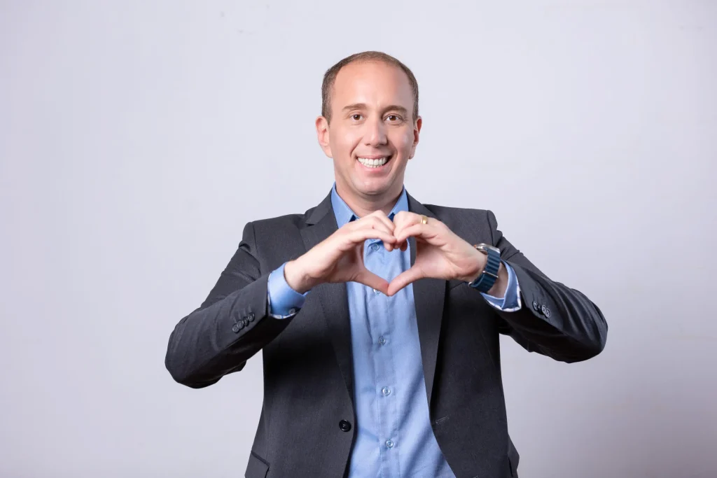 Entenda o afastamento de Rodrigo Manga, o 'prefeito tiktoker' de Sorocaba, acusado de receber propina na conta da esposa