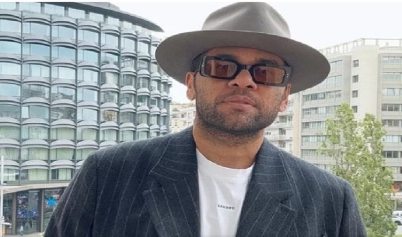 Daniel Alves é absolvido da acusação de estupro na Espanha