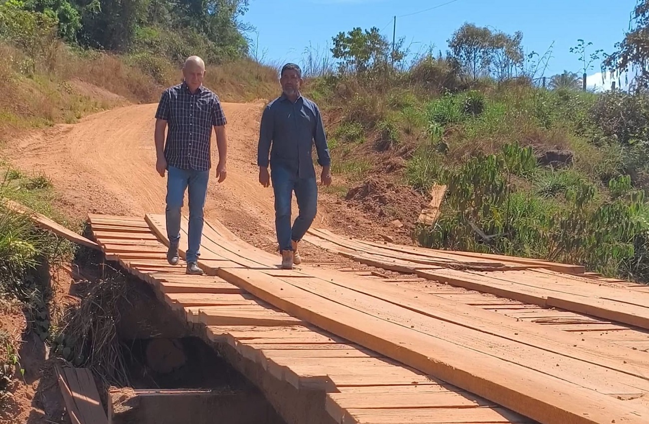 Ezequiel Neiva firma compromisso para substituição de ponte entre Chupinguaia e Corumbiara