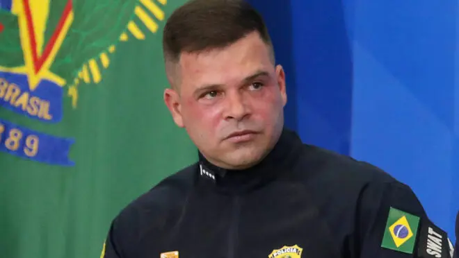 PF cumpre mandados após tentativa de fuga de ex-diretor da PRF