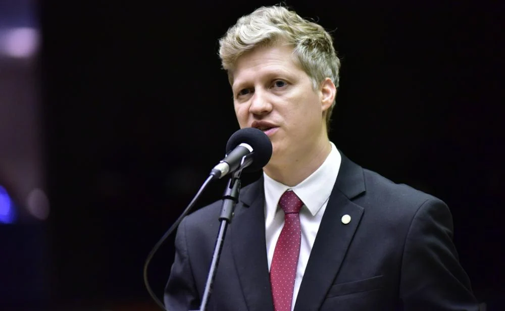 Novo lança Van Hattem para disputar presidência da Câmara e consolida oposição nas duas casas