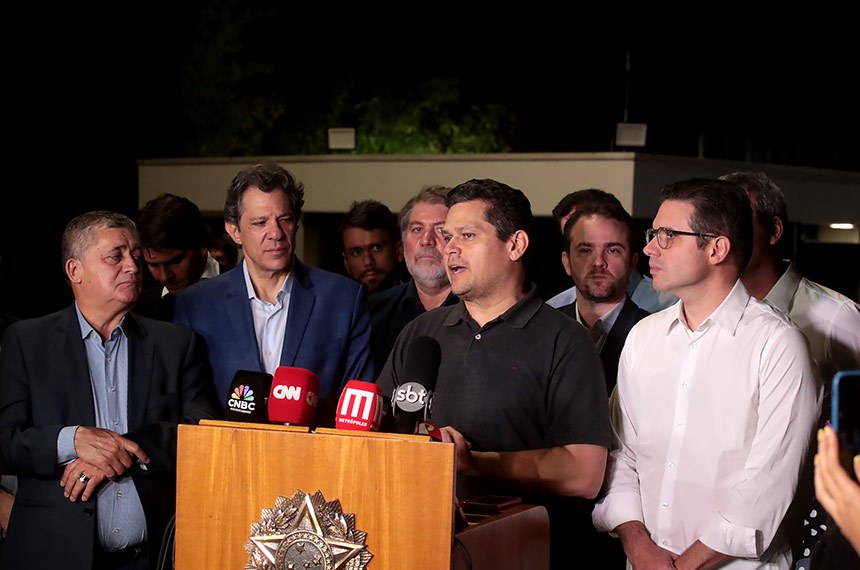 Davi Alcolumbre defende revisão de isenções tributárias para equilíbrio fiscal