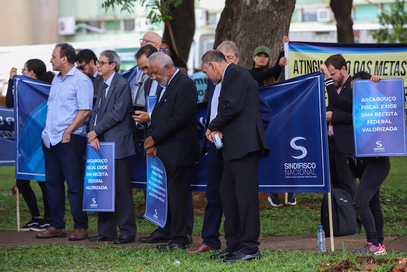 Greve dos Auditores-Fiscais completa 171 dias: Sindifisco Nacional intensifica mobilização com webinar e negociações com o governo