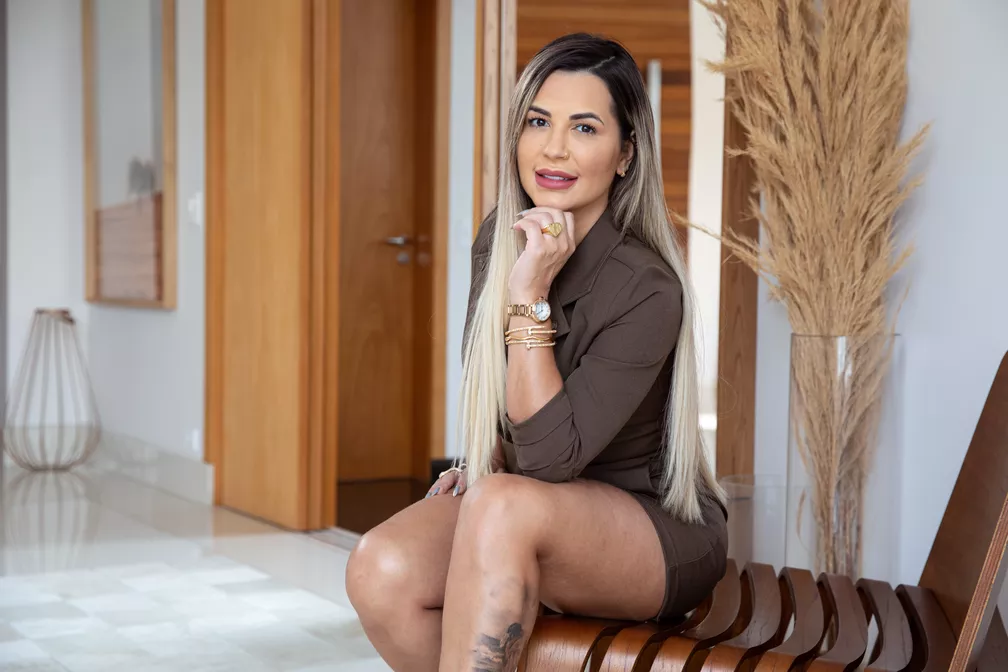 Investigada por ligação com tráfico e jogos ilegais; influencer Deolane Bezerra é presa em Recife
