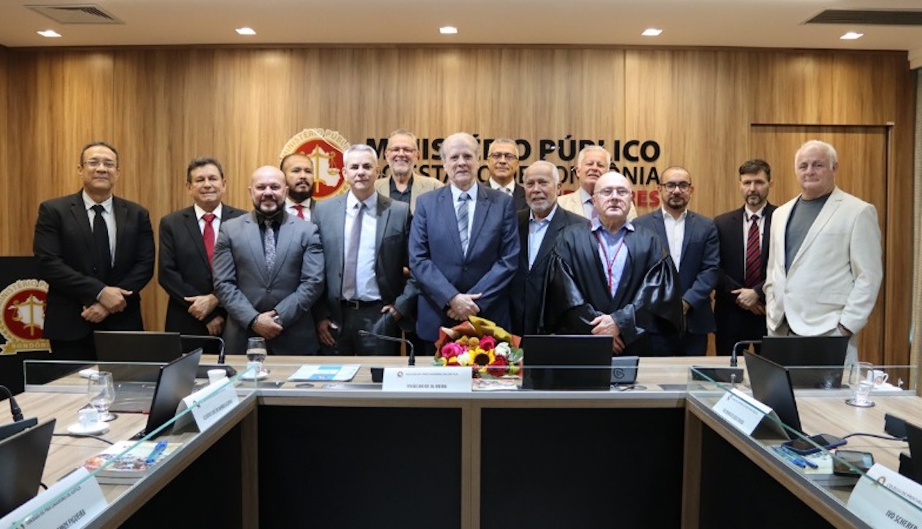 Procurador de Justiça Cláudio Silveira se aposenta da carreira do MPRO