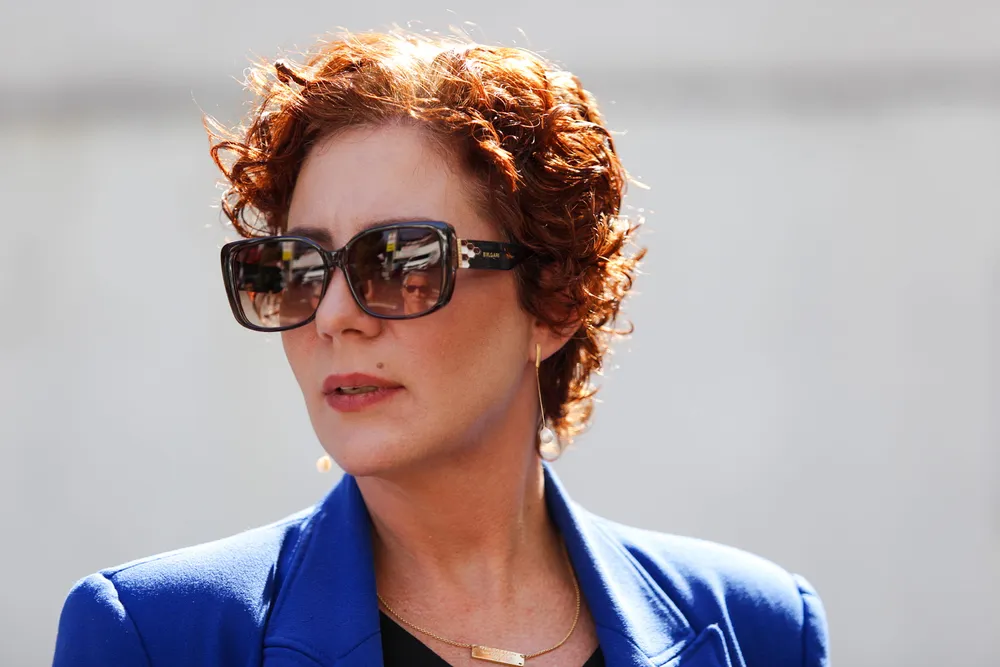 ATENÇÃO: TRE paulista cassa mandato de Carla Zambelli e a deixa inelegível por oito anos