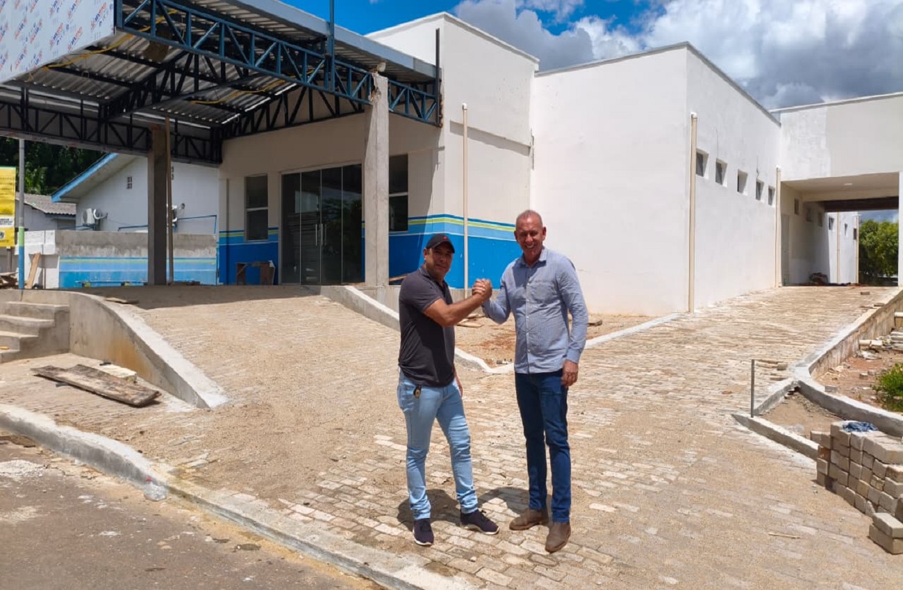 Deputado Ezequiel Neiva vistoria obras do Hospital Irmã Dulce e reforça investimento na saúde em Monte Negro