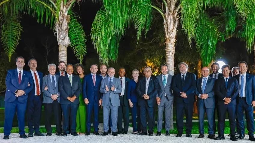 Em jantar com Hugo Motta, Lula ignora anistia do 8/1 e prioriza reforma tributária e segurança pública