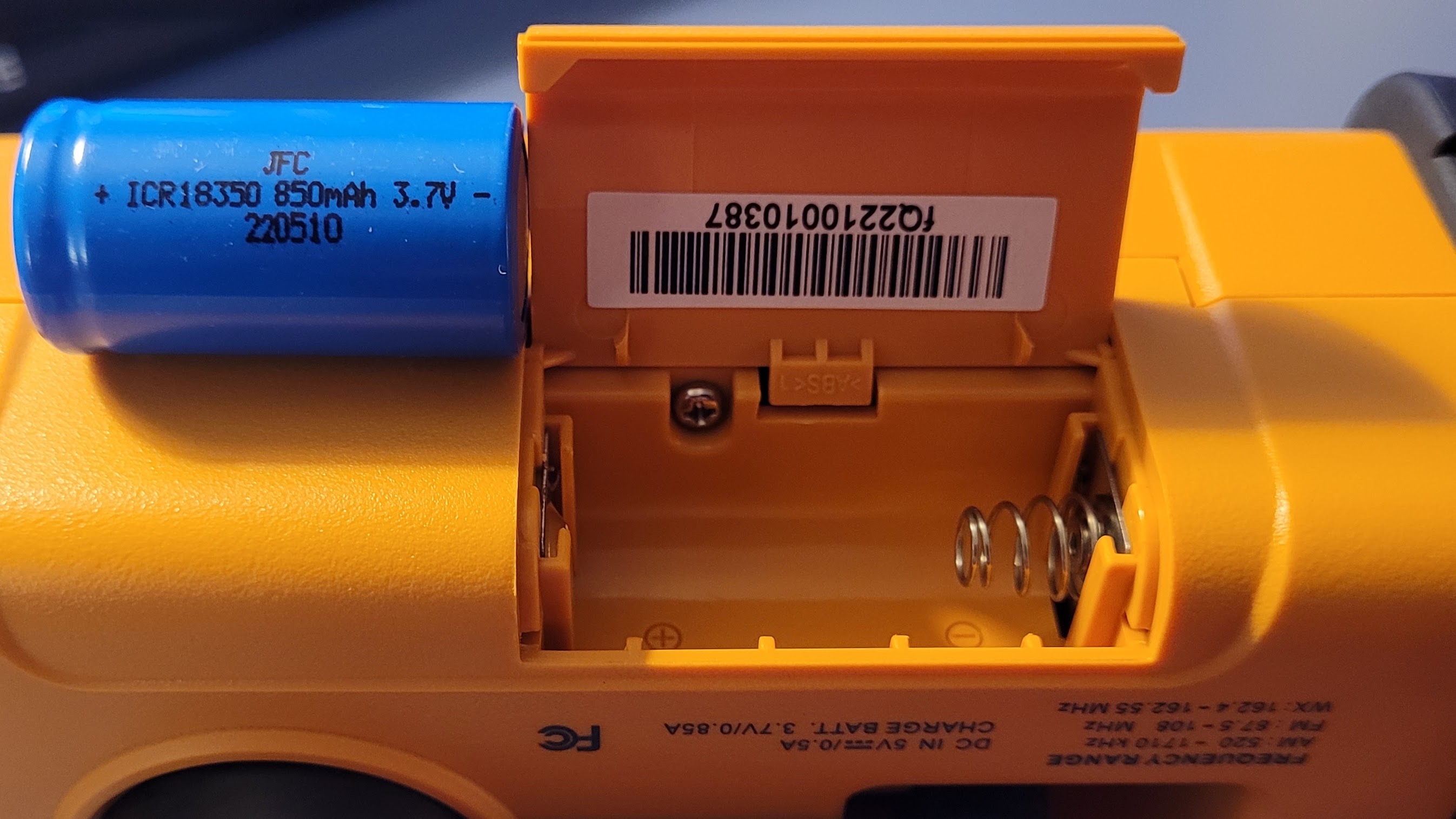 MMR-88 rechargeable battery and compartment