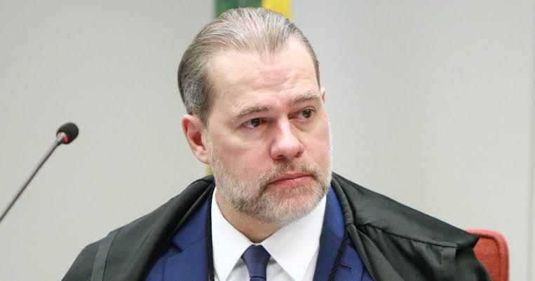 Ministro Dias Toffoli é internado com broncopneumonia em Brasília