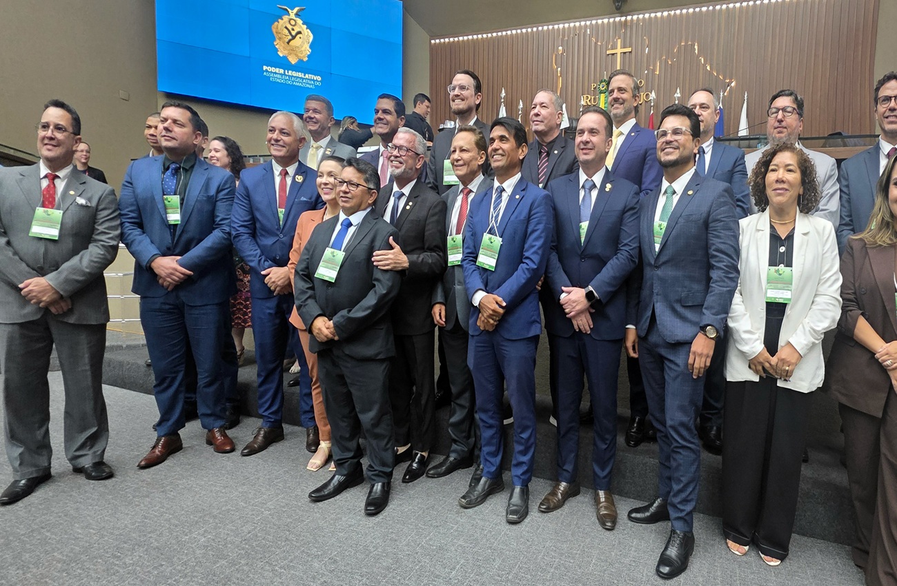 Marcelo Cruz destaca discussões ambientais durante encontro do Parlamento Amazônico em Manaus