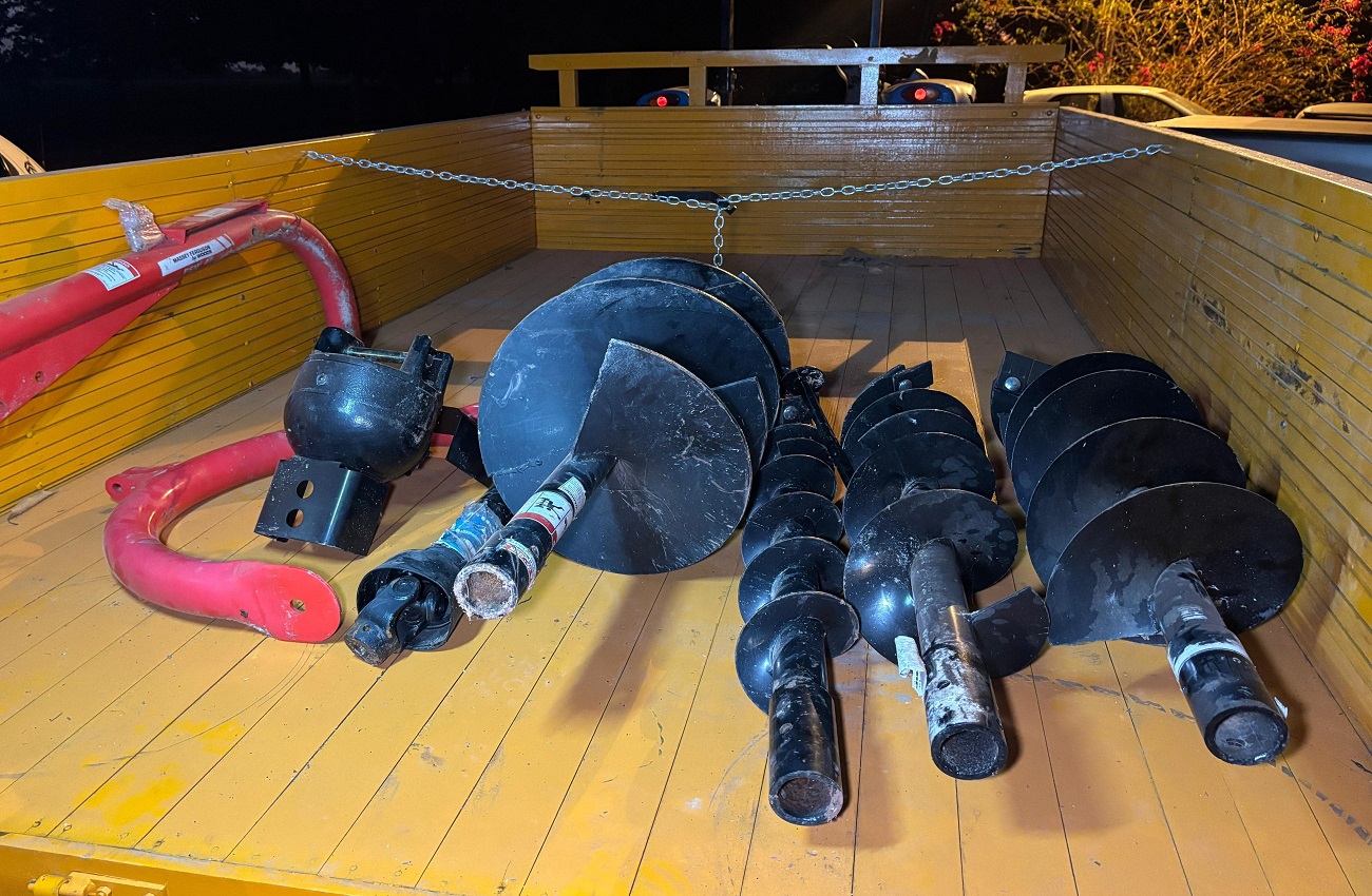 Alan Queiroz participa da entrega de implementos agrícolas para pequenos produtores em Alvorada d'Oeste