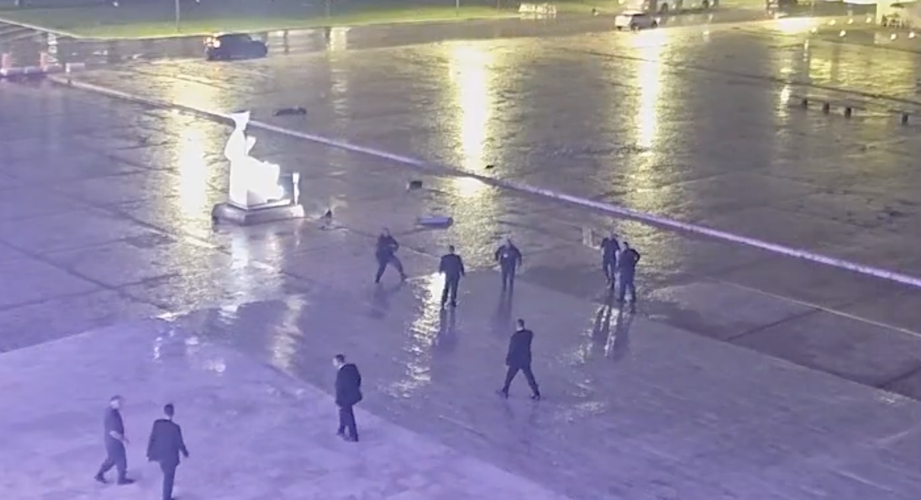 Atentado com fogos de artifício em Brasília pode repercutir no julgamento do 8 de Janeiro?