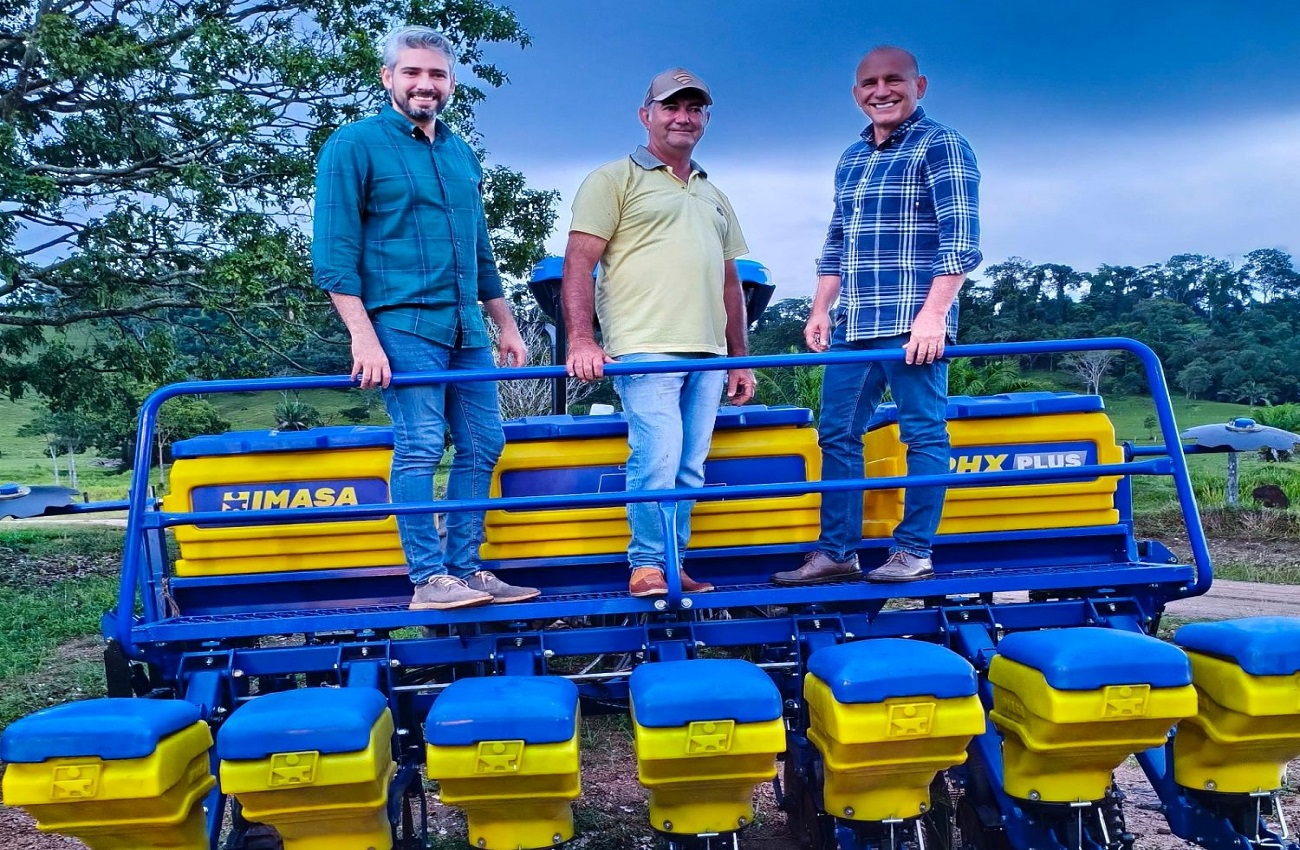 Atuação de Ezequiel Neiva garante plantadeira para produtores rurais da Linha 2, em Cerejeiras