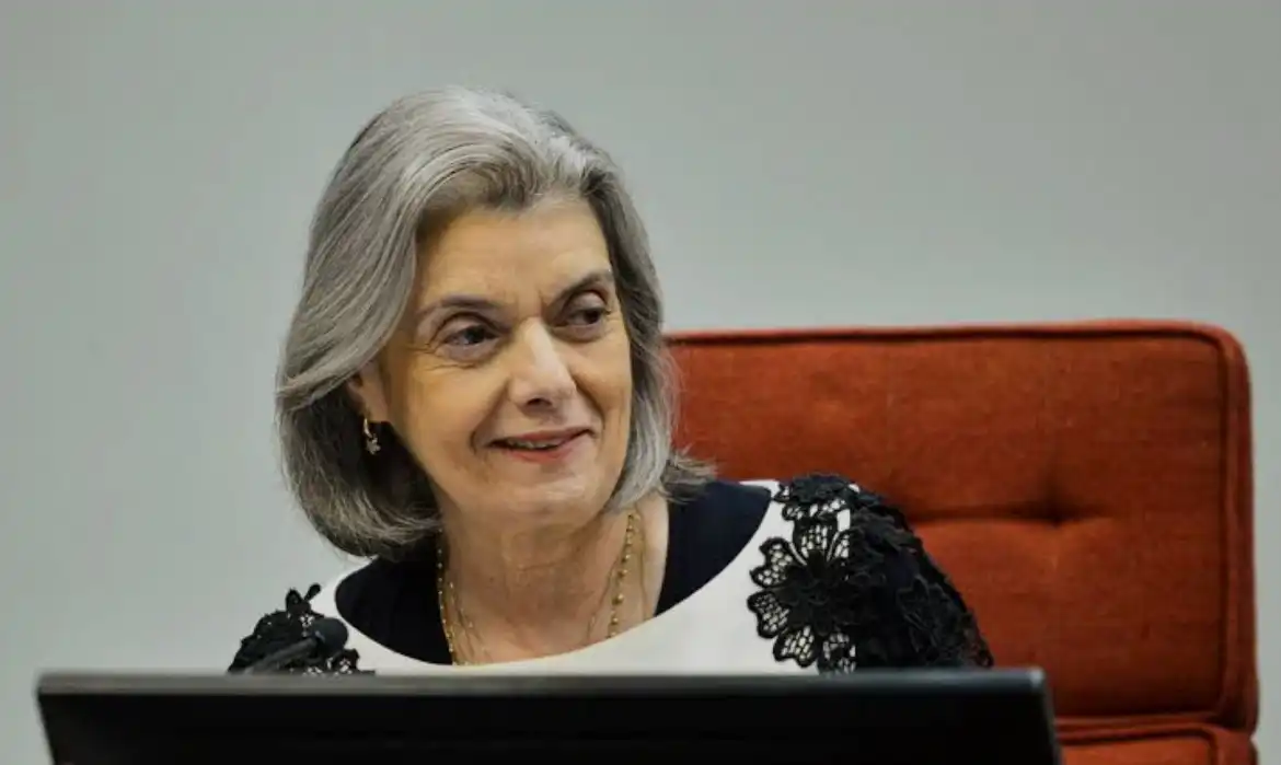 Cármen Lúcia também pensa sobre aposentadoria antecipada no STF: Legado e desafios em meio a tensões institucionais
