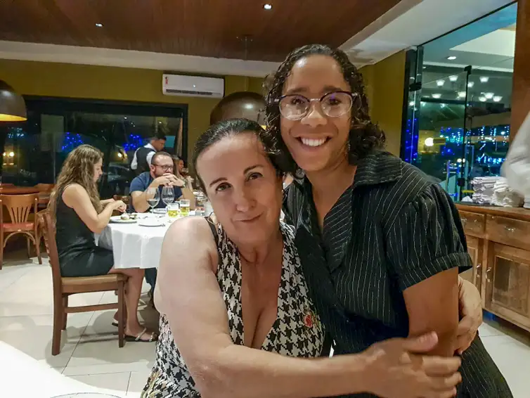 Rio de Janeiro (RJ) 27/11/2024 - Débora Teixeira (e) e sua filha Alessandra Marques - Quase 8% das crianças em processo de adoção são devolvidas, mostra CNJ.
Foto: Débora Teixeira/Arquivo Pessoal