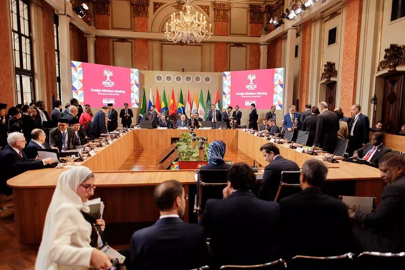 BRICS no Rio: Brasil lidera debate por multilateralismo e reforma global