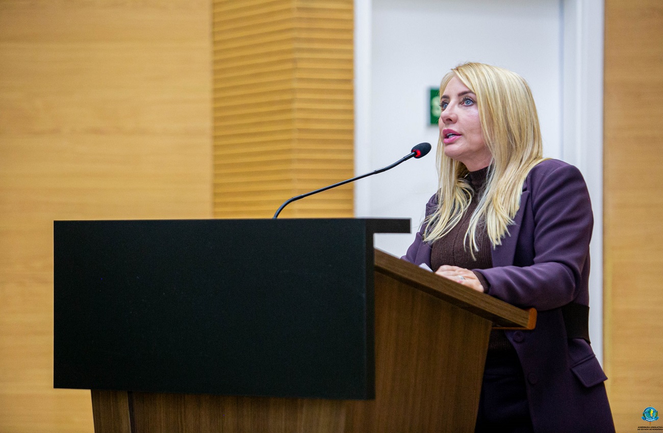 Ieda Chaves presta contas de atuação em defesa das mulheres e faz denúncia sobre ataques políticos