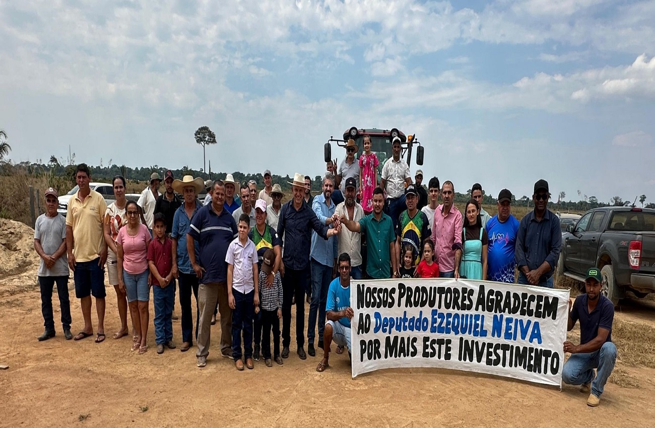 Distrito de Nova Dimensão, em Nova Mamoré, recebe trator e grade aradora com investimento de Ezequiel Neiva