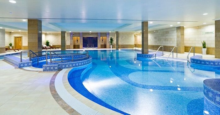 https://dynamic-media-cdn.tripadvisor.com/media/photo-o/18/10/43/32/the-bonnington-dublin.jpg?h=-1&s=1&w=700