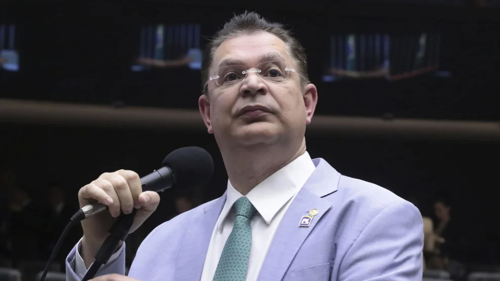 Após 11 dias da operação da PF, Sóstenes Cavalcante registrou venda de casa em Minas e diz ter recebido R$ 500 mil em espécie