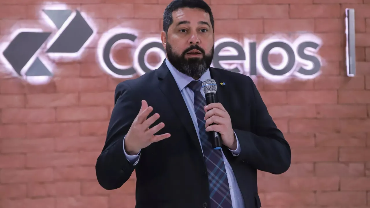 Presidente dos Correios deve encontrar Lula nesta quarta; Rui Costa pressionou por mudanças