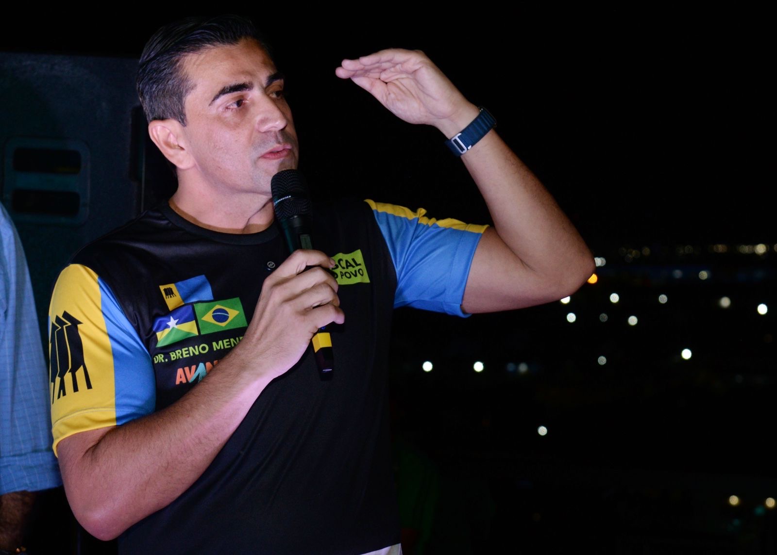 Breno Mendes abre campanha com caminhada pela vida