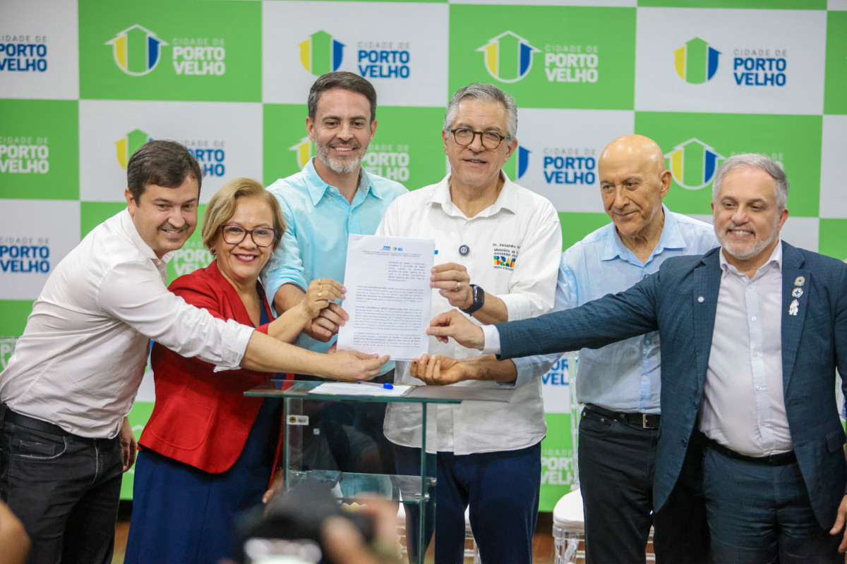 Léo Moraes e Ministro Padilha assinam contrato  para Hospital Universitário em Porto Velho, adquirido com recursos próprios do município