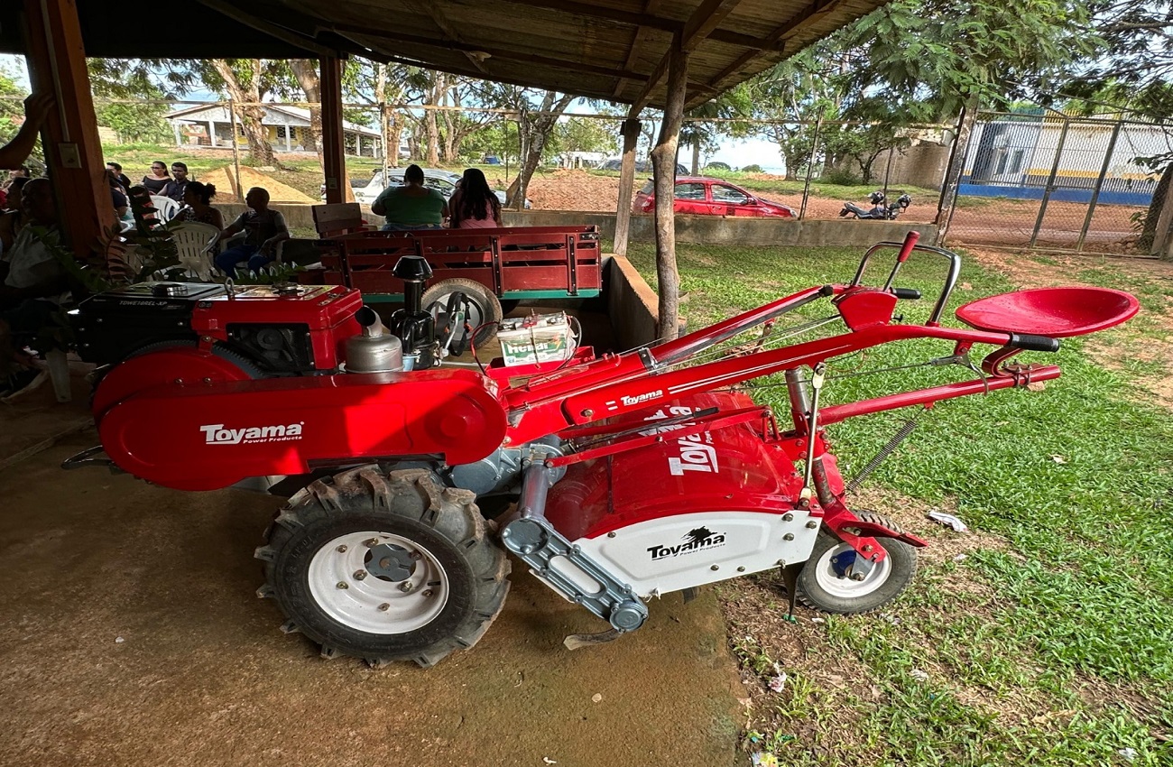 Deputado Alan Queiroz entrega R$ 51 mil em implementos agrícolas na capital