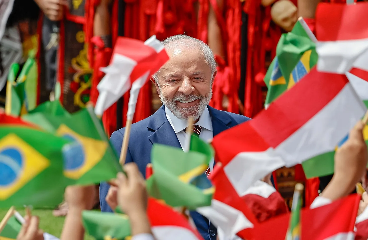 Pesquisa Latam Pulse - Lula em Alta: Aprovação de 51% e liderança em todos os cenários para 2026