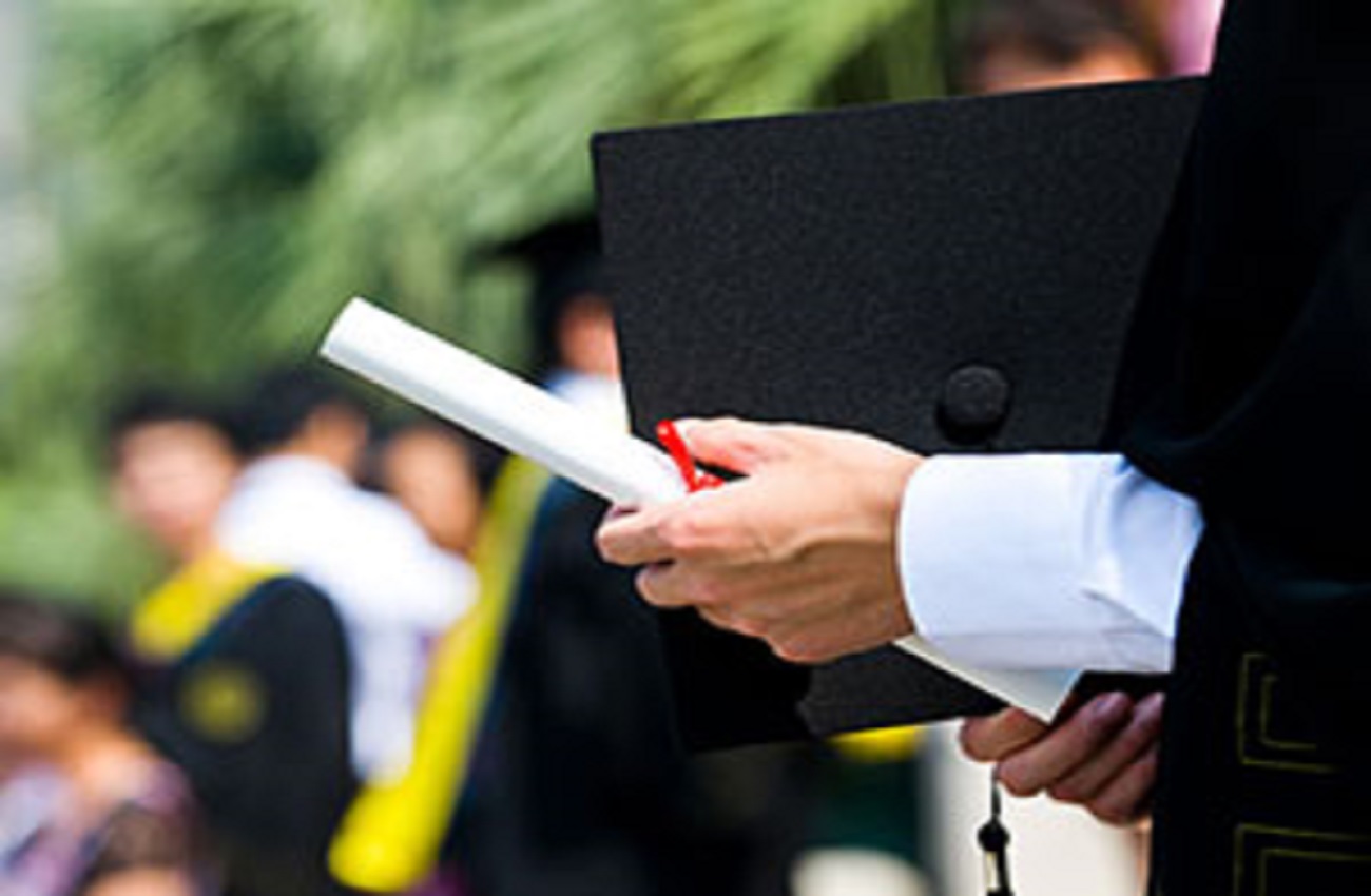 TST valida norma que dispensa ponto para empregados com diploma